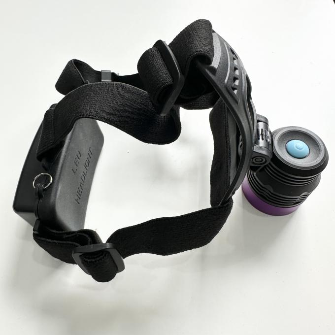 Lampada frontale UV a particelle magnetiche fluorescenti DG-3101S con lunghezza d'onda di picco di 365-370nm e 2 batterie al litio 18650 3