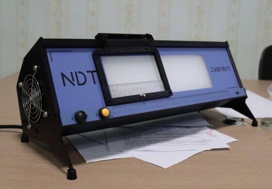 Lente d'ingrandimento 2x e visualizzatore di lastre radiografiche a LED con interruttore a pedale