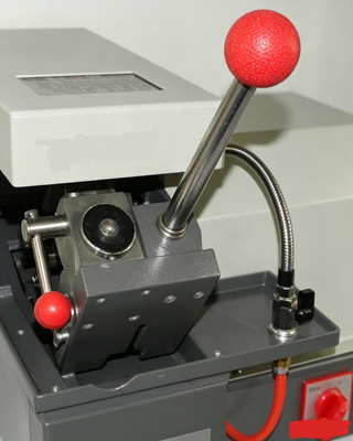 HC-300E 2800R/min Macchina per il taglio di campioni di metallografia di laboratorio con sistema di raffreddamento circolante per la prova dei materiali
