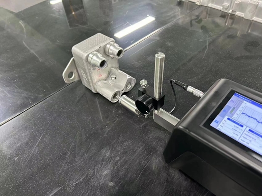 SRT-7300 Tester di rugosità e ondulazione Strumento di misura della rugosità e del profilo della superficie industriale