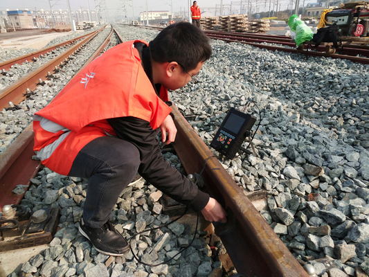 Detezione ferroviaria con cucitura di saldatura ferroviaria Scanner a tandem destinato al rilevamento di difetti digitale ad ultrasuoni