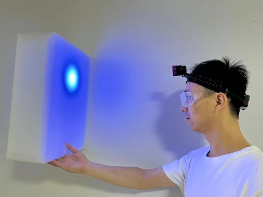 Lampada frontale UV a particelle magnetiche fluorescenti DG-3101S con lunghezza d'onda di picco di 365-370nm e 2 batterie al litio 18650