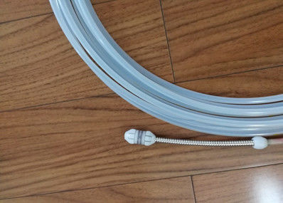 Materiali non ferromagnetici a forma di U attraverso la sonda di corrente di Eddy