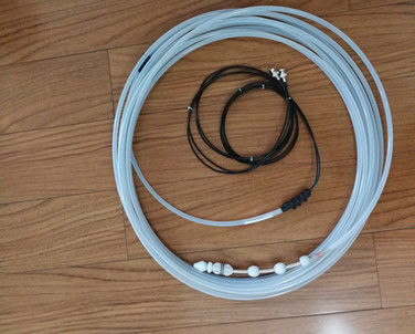 Materiali non ferromagnetici a forma di U attraverso la sonda di corrente di Eddy