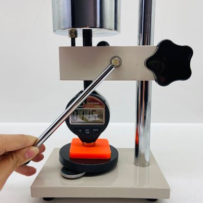 Tester di durezza del durometro digitale di tasca con gamma 0-100HD conforme agli standard DIN53505 e ASTMD2240