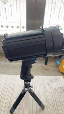 Con lampada LED-UV a carica portatile