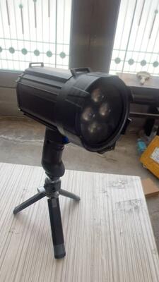 Con lampada LED-UV a carica portatile