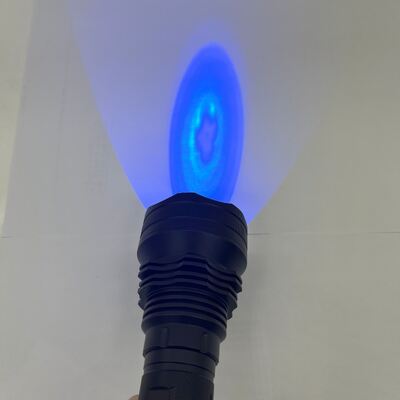Torcia LED UV tascabile ad altissima luminosità e lunga durata