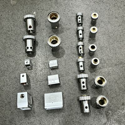 Alloggiamento per sonda ultrasonica industriale con varie dimensioni di fori per cristalli