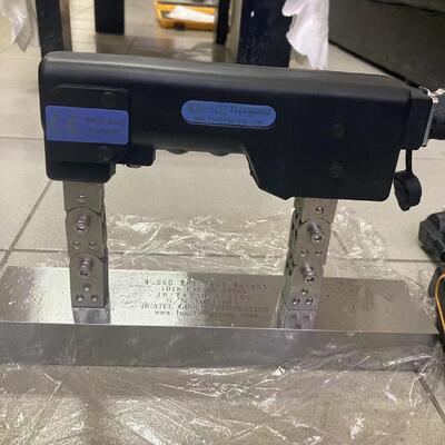 Rilevatore di difetti a giogo magnetico portatile CA e CC