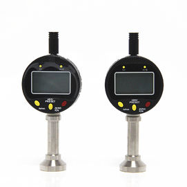 Calibro di superficie tenuto in mano di profilo del CE SRT5200 Digital